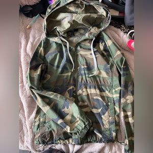forever 21 camo zip up jacket women’s small